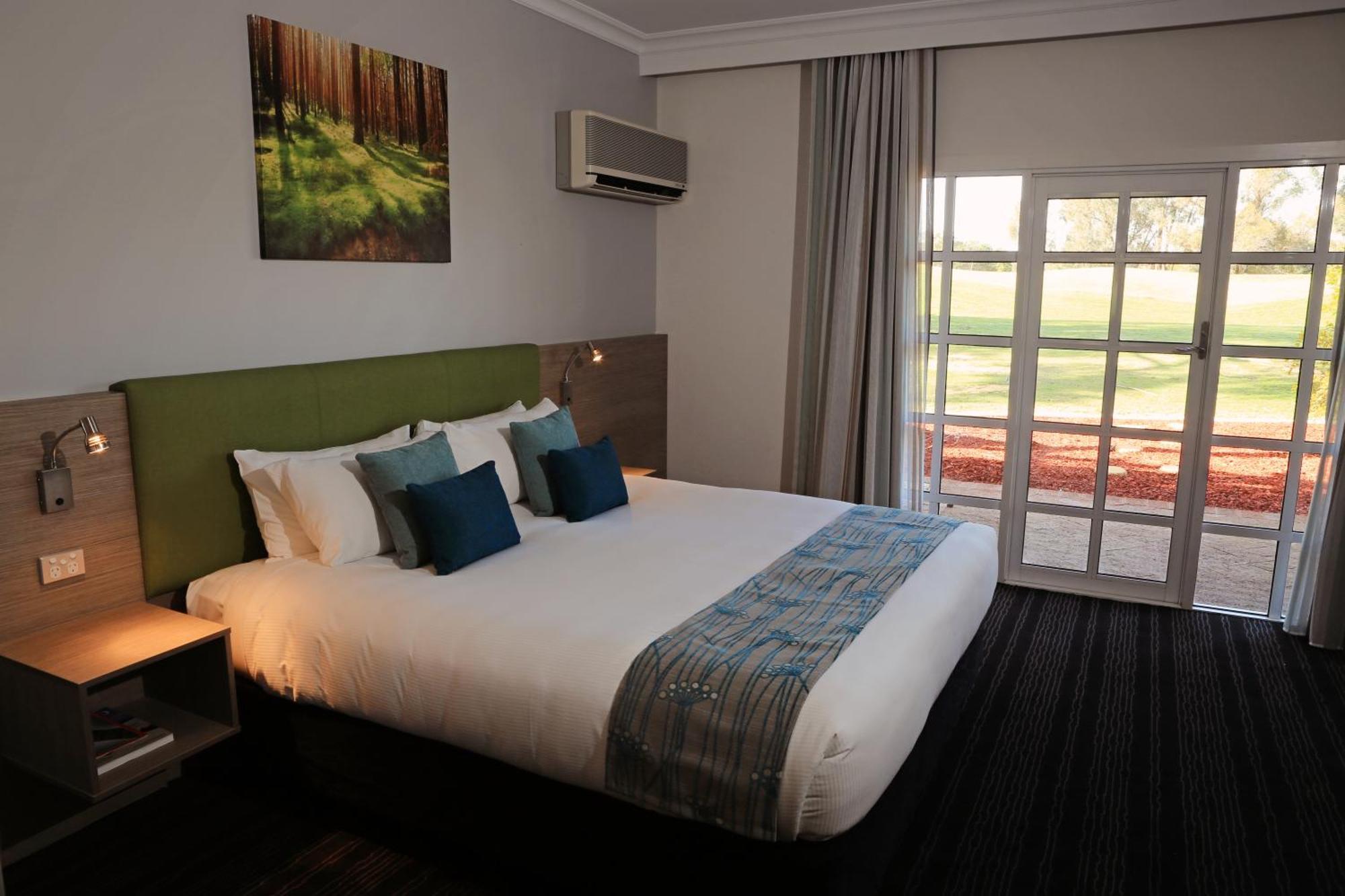 Novotel Vines Resort Swan Valley The Vines Room photo
